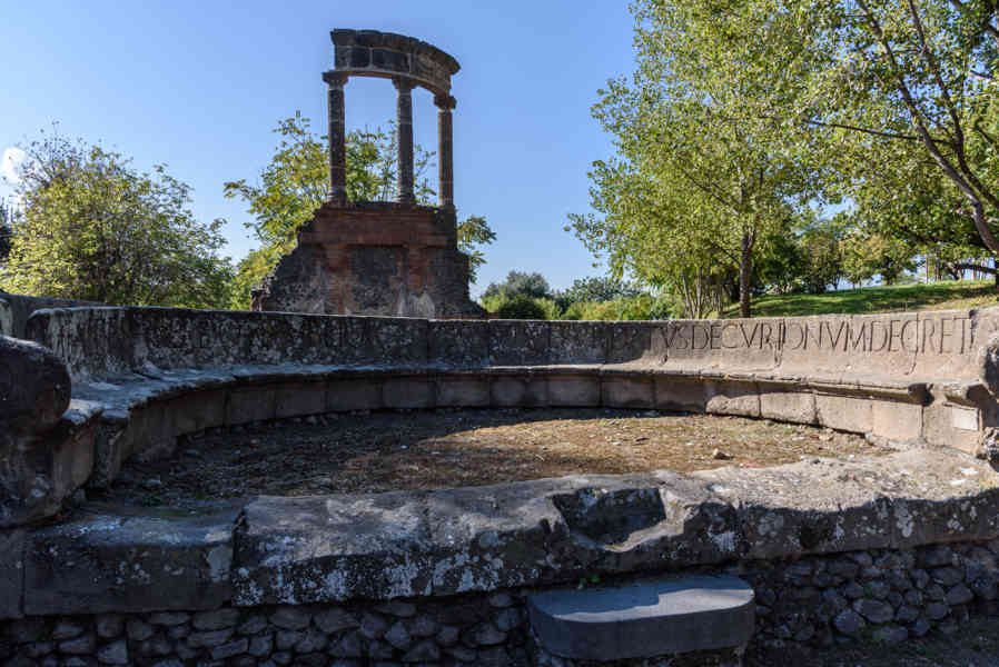 104 - Italia - Pompeya - parque arqueológico de Pompeya - Necrópolis de la Puerta de Herculano.jpg